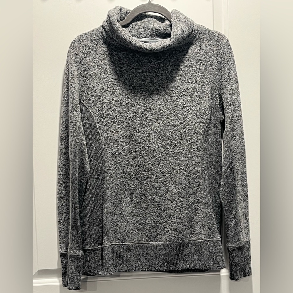 Tek Gear Women’s Lightweight Turtleneck Sweatshirt – Size L